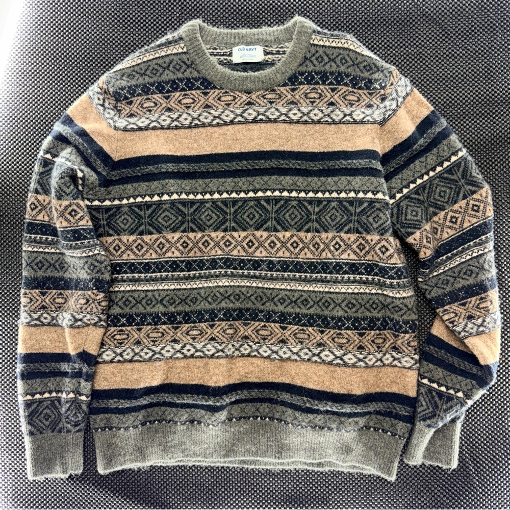 Old Navy Men’s Crewneck Sweater in Gray, Tan & Navy Pattern
